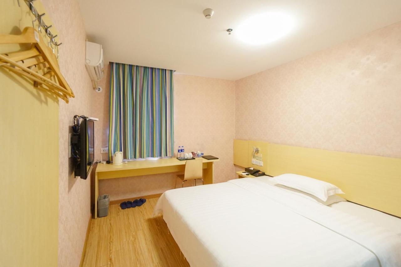 Jia Mei Xin Holiday Hotel Baiyun Airport Branch Cantón Exterior foto